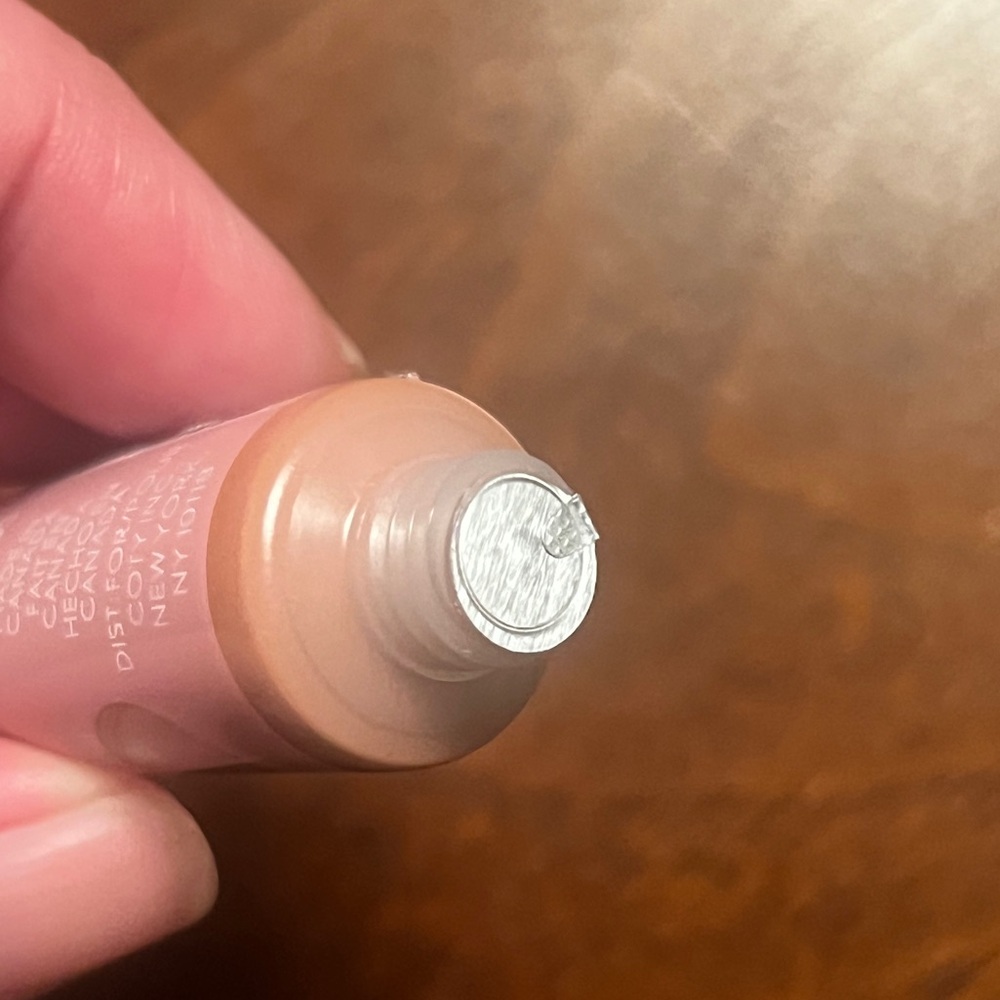 NWT Cover Girl All Over Dewy Tint in “Toasty Nude” - Picture 4 of 4